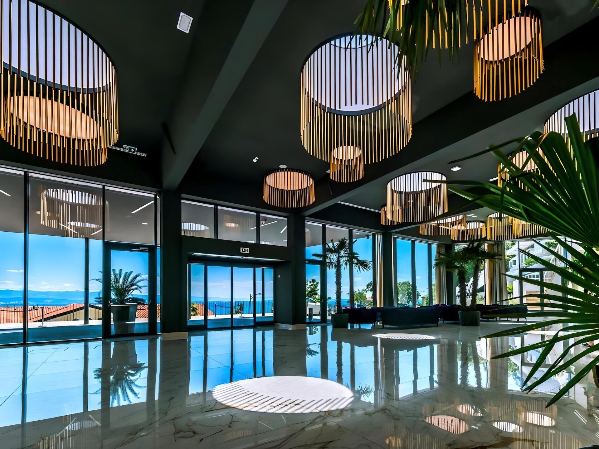 Сучасний дизайн інтер'єру Grand Hotel Adriatic, де встановлена сантехніка Mariner